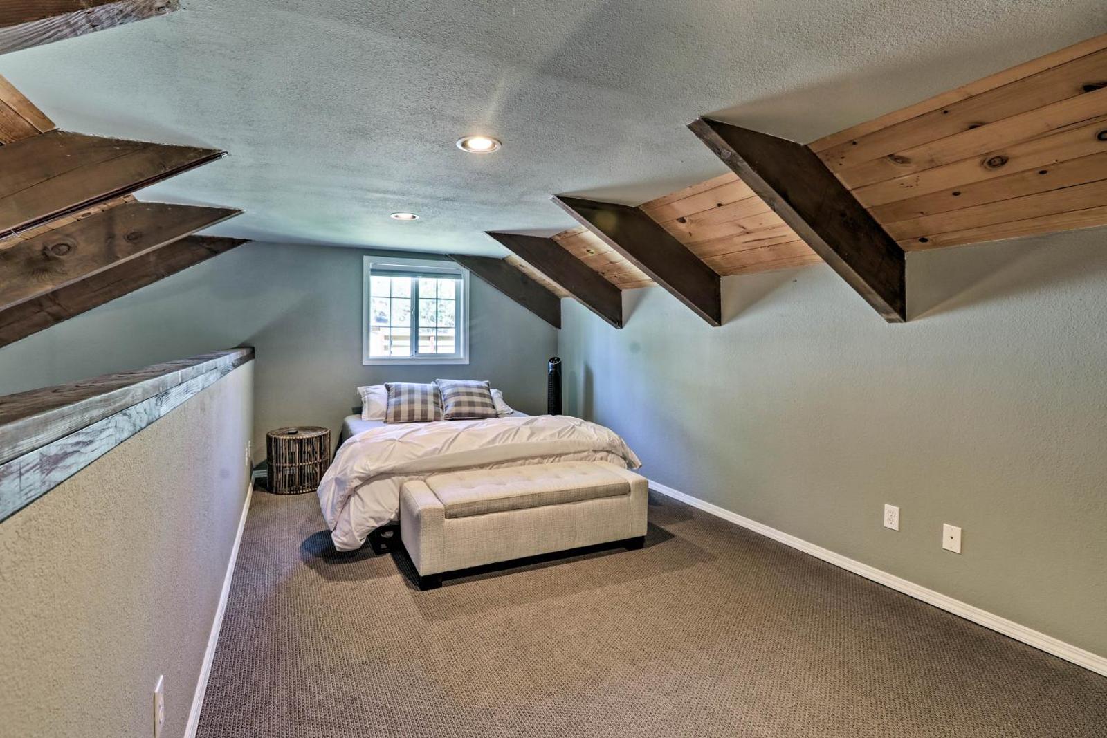 Rustic Townhouse with Fireplace, Less Than 1Mi to Ski! Main image 2